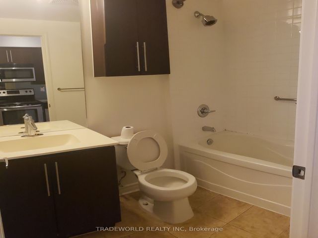 303 - 2885 Bayview Ave