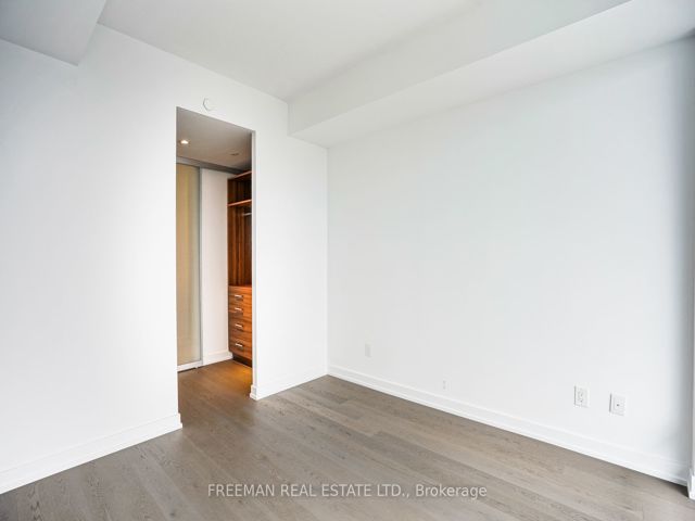 4405 - 488 University Ave