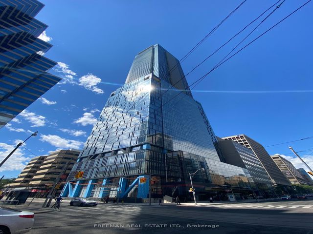 4405 - 488 University Ave