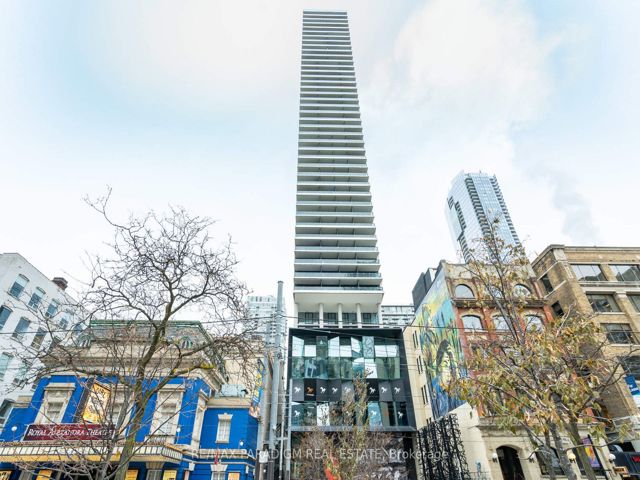 1902 - 224 King St W