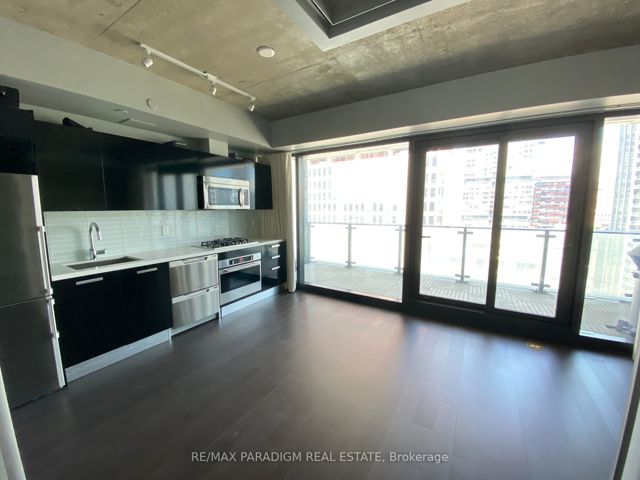 1902 - 224 King St W