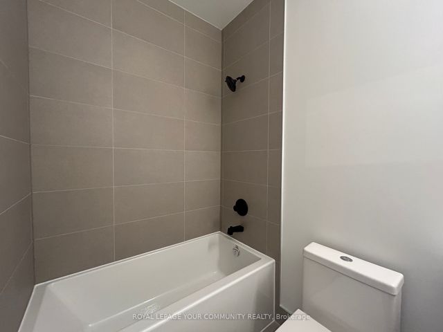 907 - 250 Lawrence Ave