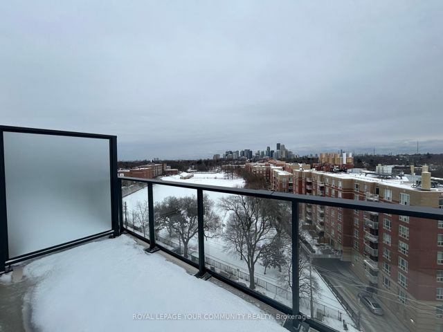 907 - 250 Lawrence Ave