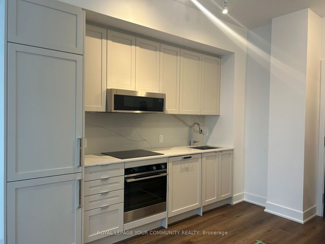907 - 250 Lawrence Ave