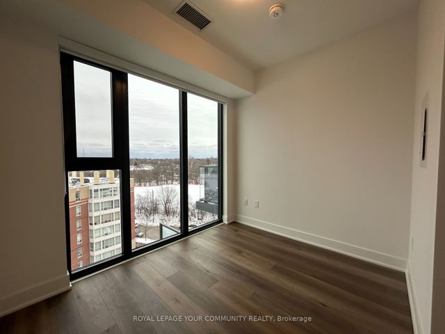 907 - 250 Lawrence Ave