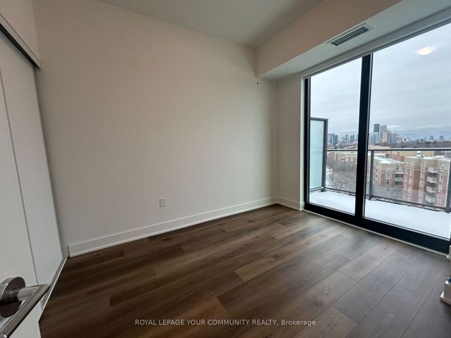 907 - 250 Lawrence Ave