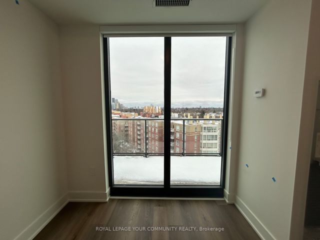 907 - 250 Lawrence Ave