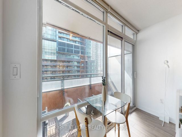 909 - 4K Spadina Ave