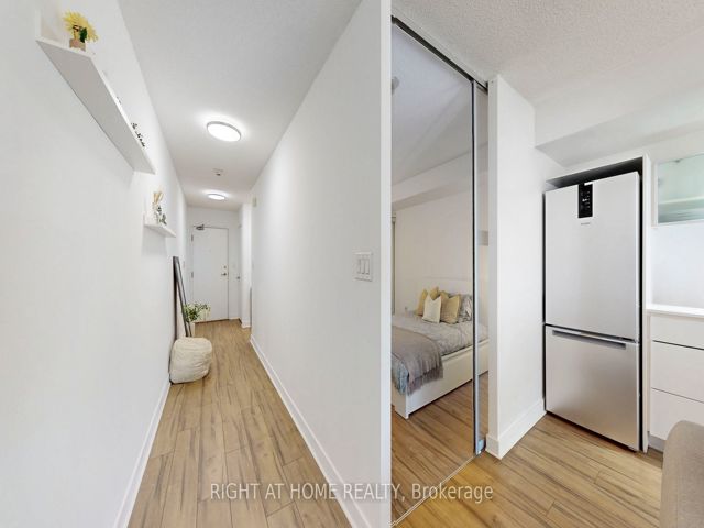 909 - 4K Spadina Ave