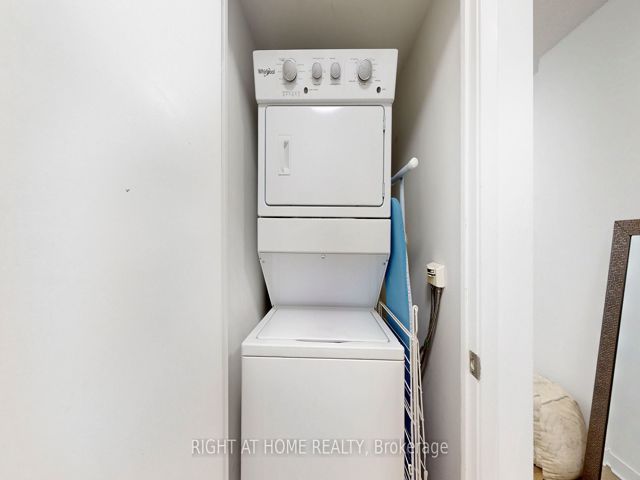 909 - 4K Spadina Ave