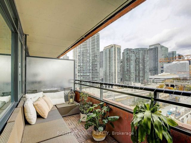 909 - 4K Spadina Ave