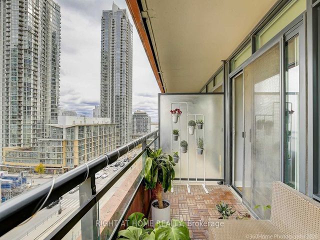 909 - 4K Spadina Ave