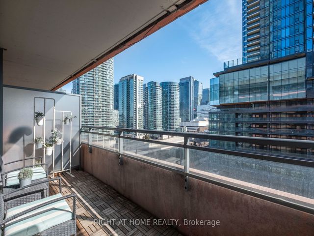 909 - 4K Spadina Ave