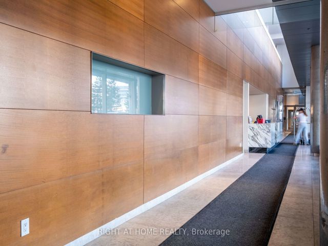 909 - 4K Spadina Ave