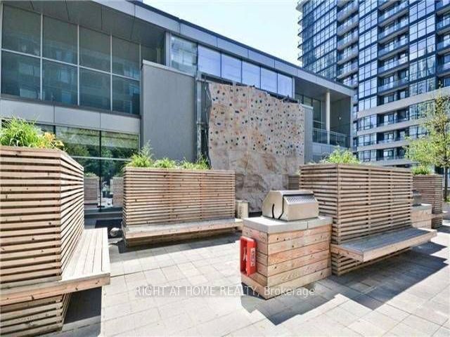 909 - 4K Spadina Ave