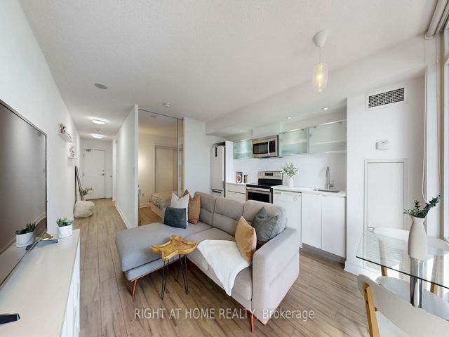 909 - 4K Spadina Ave