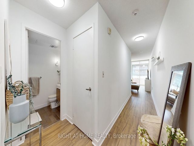 909 - 4K Spadina Ave