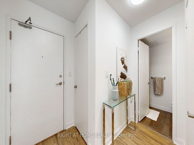 909 - 4K Spadina Ave