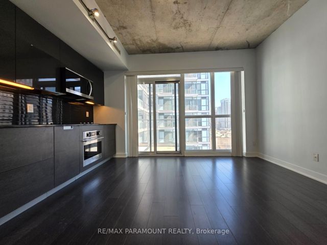 1302 - 210 Simcoe St