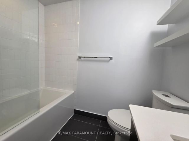 1302 - 210 Simcoe St