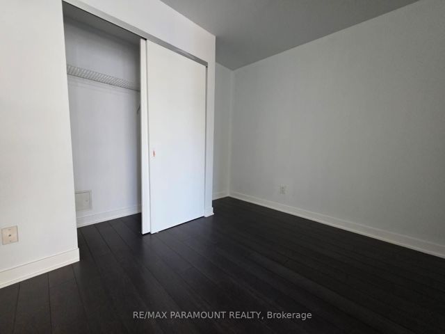 1302 - 210 Simcoe St