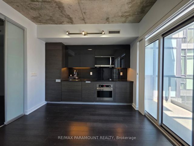 1302 - 210 Simcoe St