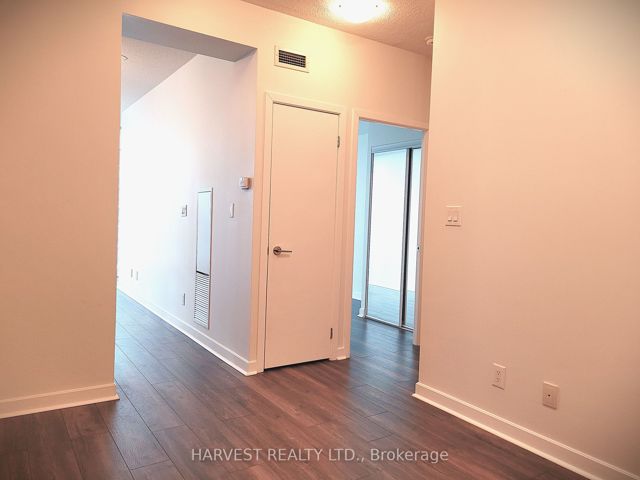 1806 - 18 Harbour St