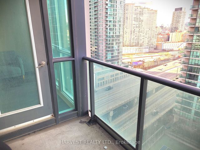 1806 - 18 Harbour St
