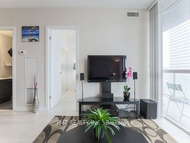 1007 - 169 Fort York Blvd