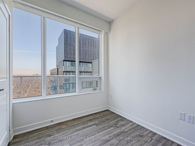Ph03 - 195 Redpath Ave