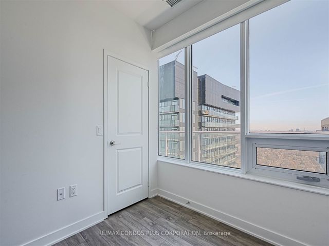Ph03 - 195 Redpath Ave