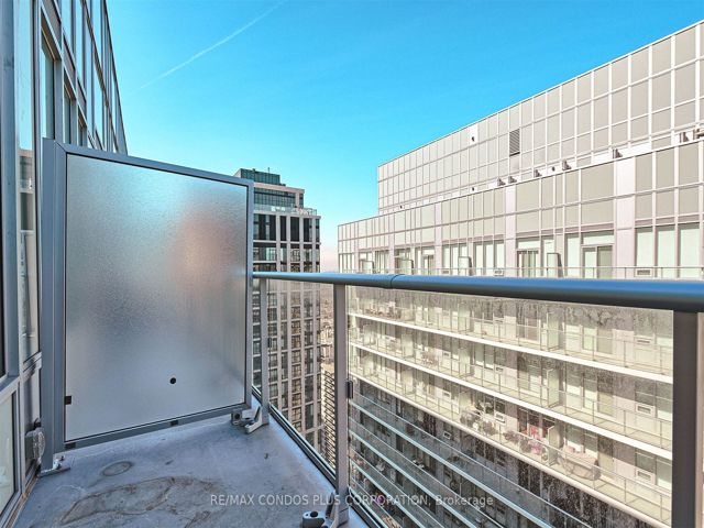 Ph03 - 195 Redpath Ave