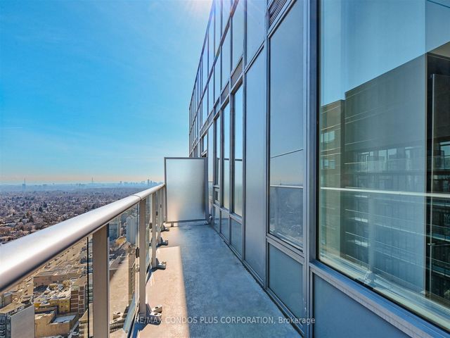 Ph03 - 195 Redpath Ave