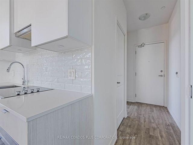 Ph03 - 195 Redpath Ave