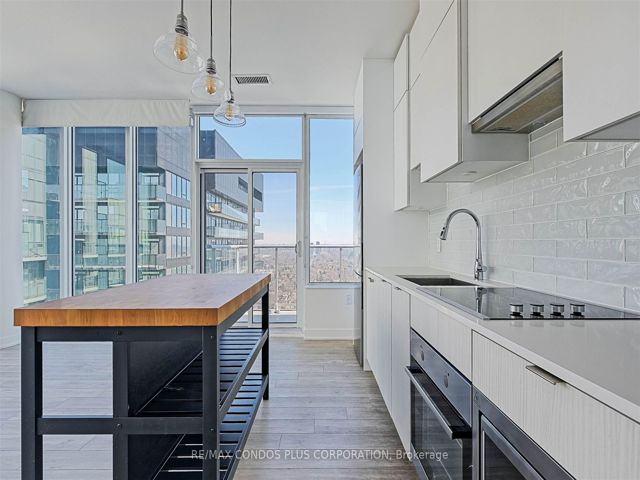 Ph03 - 195 Redpath Ave