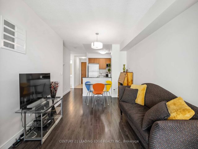 2101 - 35 Bales Ave N