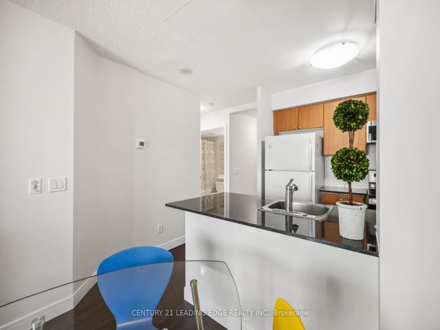2101 - 35 Bales Ave N