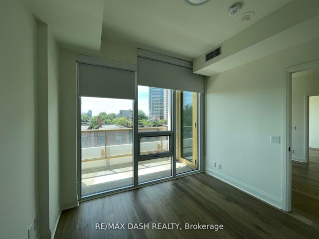 402 - 151 Avenue Rd