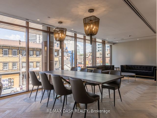 402 - 151 Avenue Rd