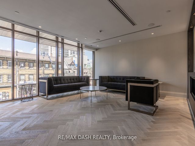 402 - 151 Avenue Rd