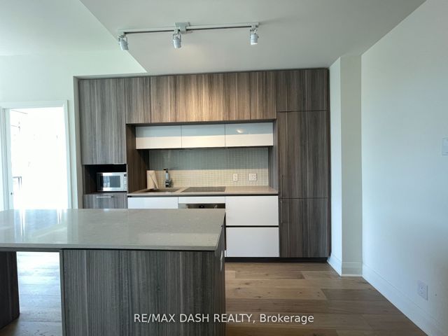 402 - 151 Avenue Rd