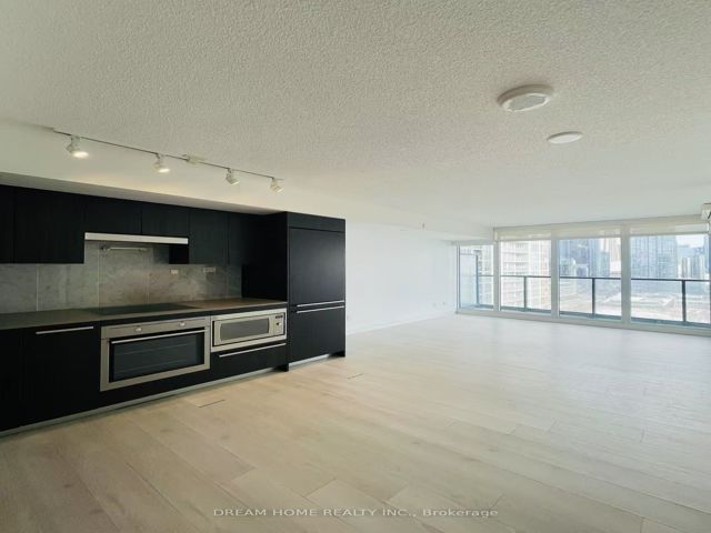 2310 - 70 Queens Wharf Rd