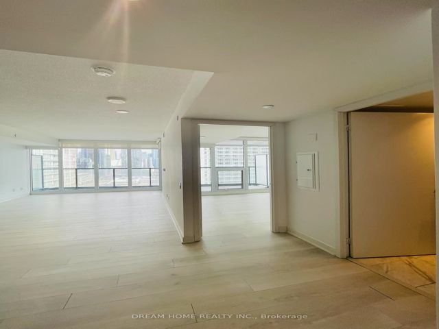 2310 - 70 Queens Wharf Rd