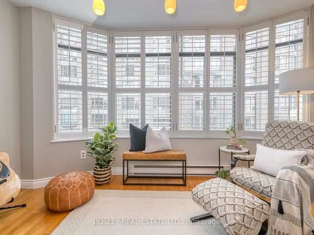 402 - 135 George St S