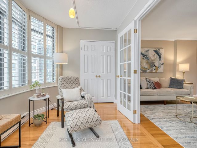 402 - 135 George St S