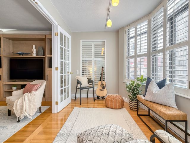 402 - 135 George St S