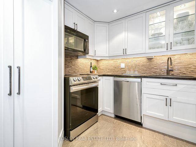 402 - 135 George St S