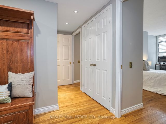 402 - 135 George St S