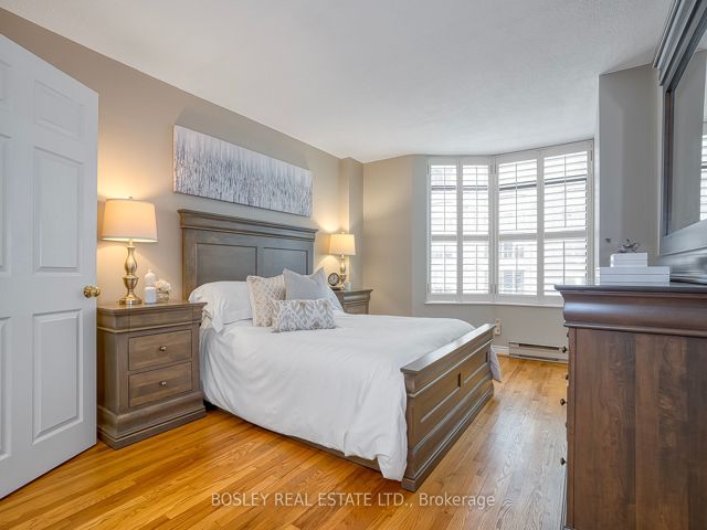402 - 135 George St S