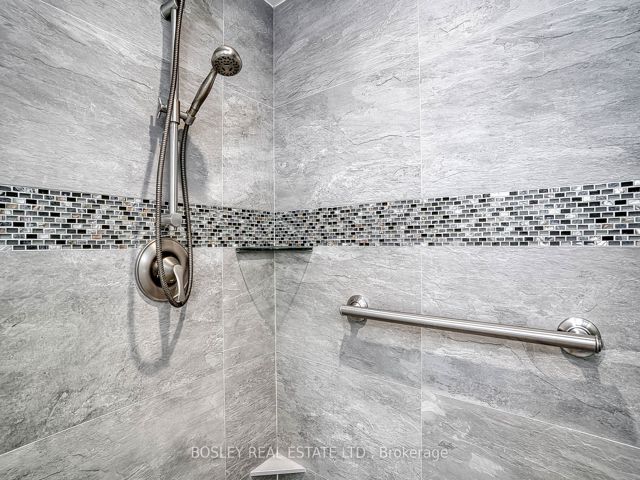 402 - 135 George St S